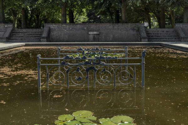 Homa_Emami_Writing_on_Water_2024_Vorgebirgsparkskulptur_03