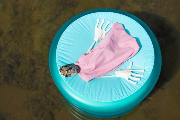 Vorgebirgsparkskulptur_2025_Zandra Harms_Wenn die Geister schweigen_02 Vorgebirgsparkskulptur_2025_Zandra Harms_Wenn die Geister schweigen_02