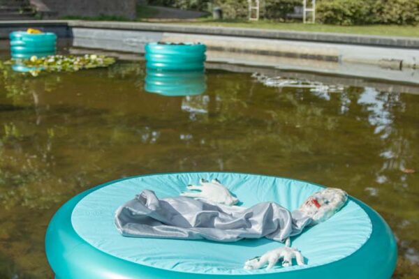 Vorgebirgsparkskulptur_2025_Zandra Harms_Wenn die Geister schweigen_04 Vorgebirgsparkskulptur_2025_Zandra Harms_Wenn die Geister schweigen_04