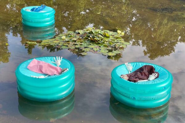 Vorgebirgsparkskulptur_2025_Zandra Harms_Wenn die Geister schweigen_06 Vorgebirgsparkskulptur_2025_Zandra Harms_Wenn die Geister schweigen_06