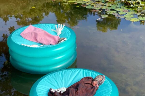 Vorgebirgsparkskulptur_2025_Zandra Harms_Wenn die Geister schweigen_07 Vorgebirgsparkskulptur_2025_Zandra Harms_Wenn die Geister schweigen_07